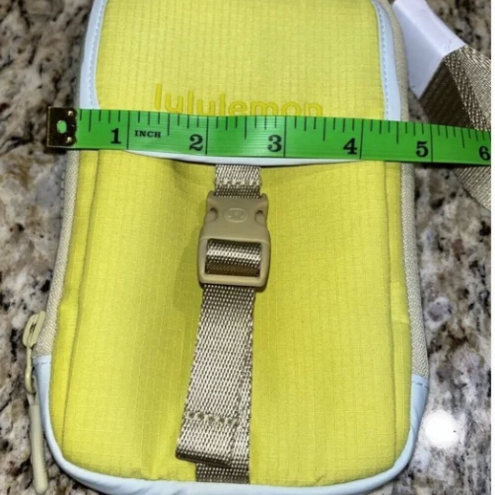 Lululemon Zip-top Crossbody Bag - Yellow Serpenti NWT - Picture 10 of 12